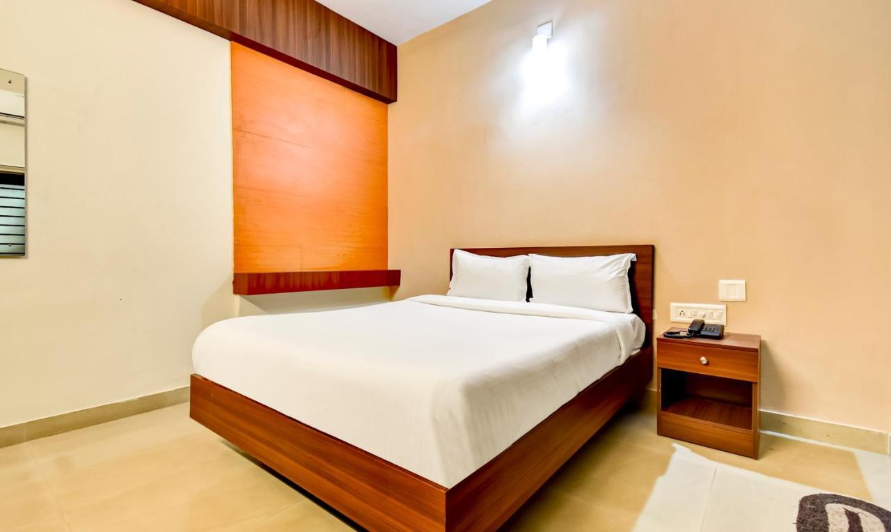 Отель Aspire Maradu Коччи Экстерьер фото