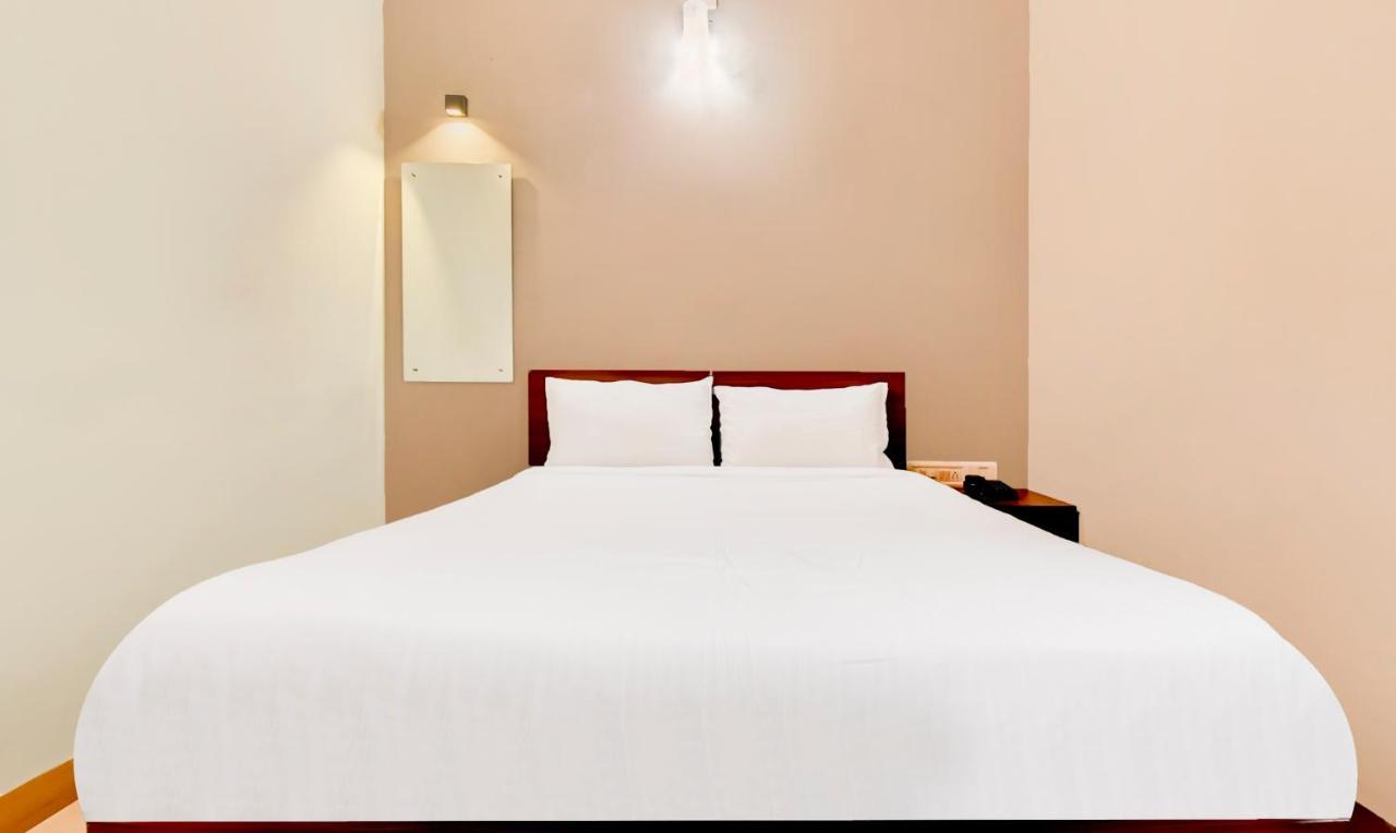 Отель Aspire Maradu Коччи Экстерьер фото