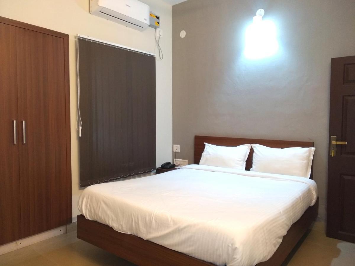 Отель Aspire Maradu Коччи Экстерьер фото
